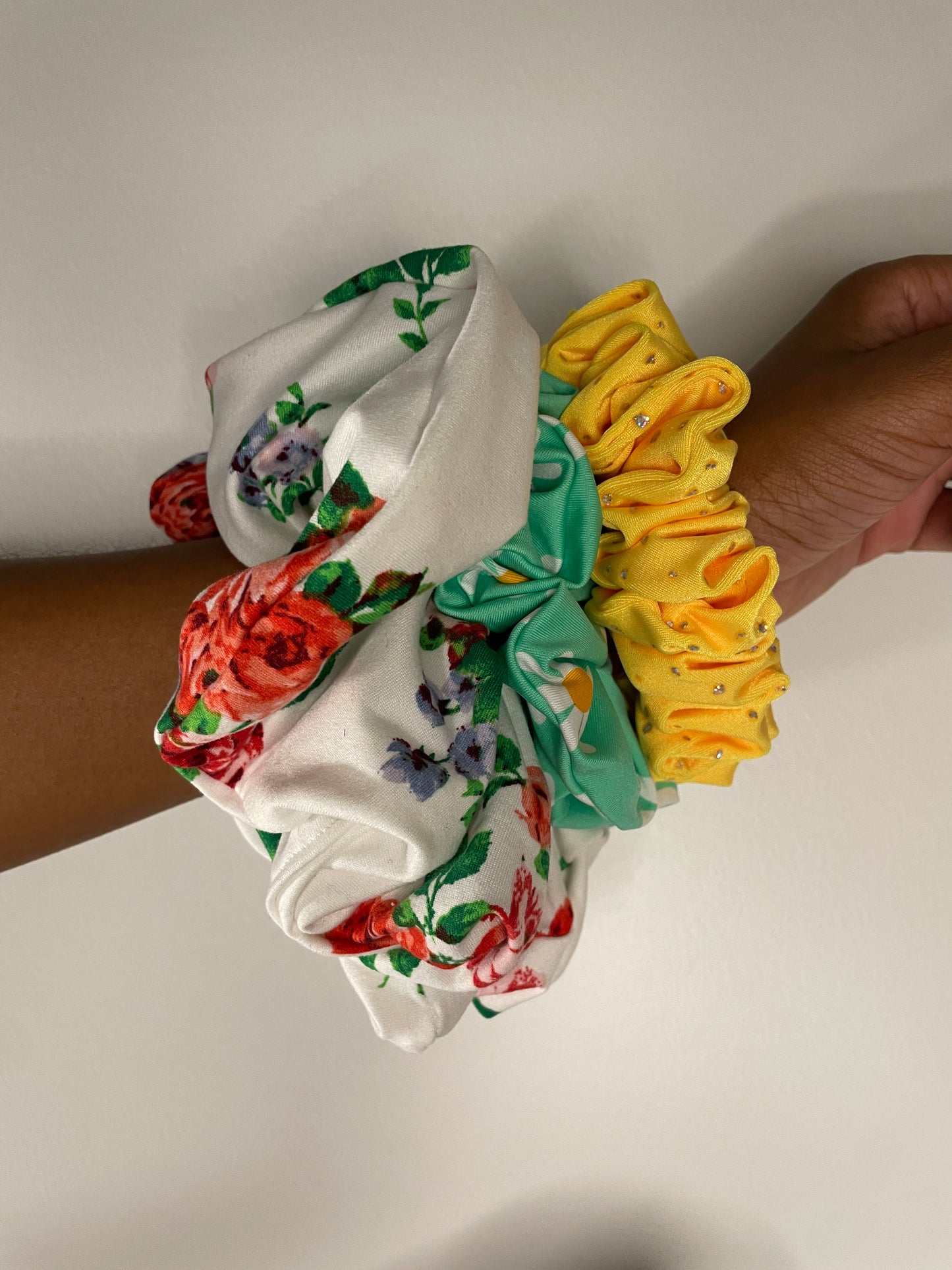 FREE Mystery Scrunchie 🎀