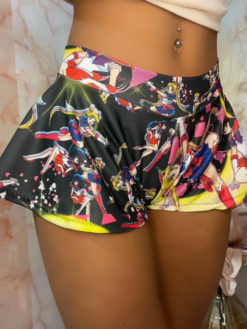 (Ready to Ship) “Girl On The 🌙” Shorties | Black